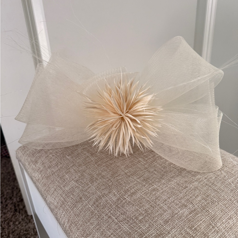 Elegant Cream Fascinator with Floral Accent - Picture 2 of 4